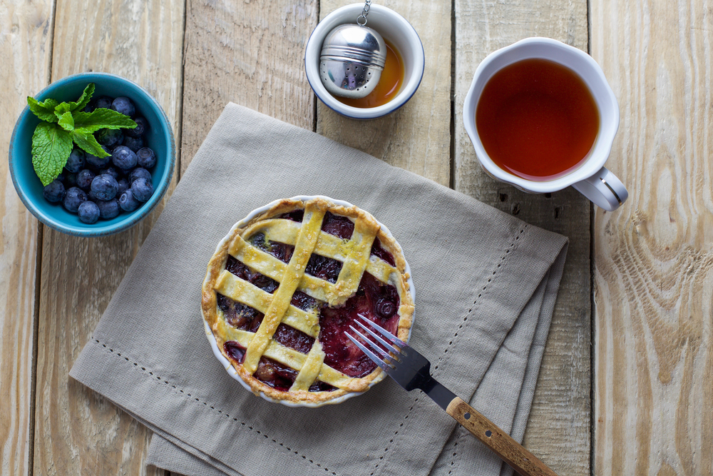 Blueberries and blueberry pie with tea.