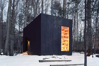 Studio Padron designed a cozy secluded library and sleep quarters in a forest in New York state.